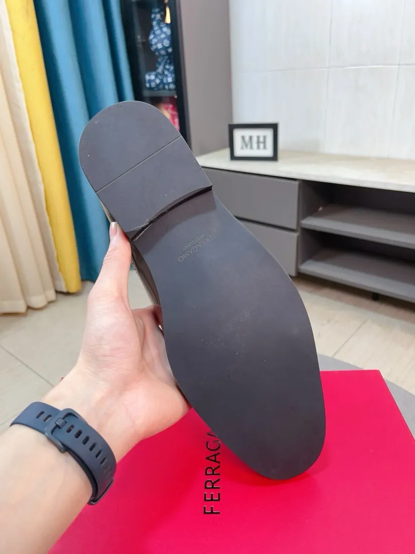 Ex-factory price 560🌸🌸Water dyed cowhide 🆘[Salvatore Ferragamo] Ferragamo’s latest casual business leather shoes for men! Available at counters simultaneously! The fabric is made of specially imported original suede calfskin, and the interior is made of imported water-dyed cowhide. It is absolutely luxurious and leads the fashion trend. Matching code: 38-44 45 customized